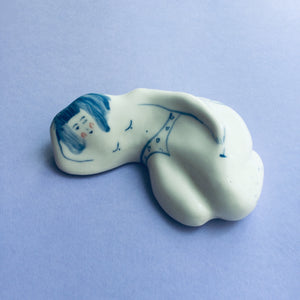 
            
                Load image into Gallery viewer, Shaving girl ceramic 3
            
        