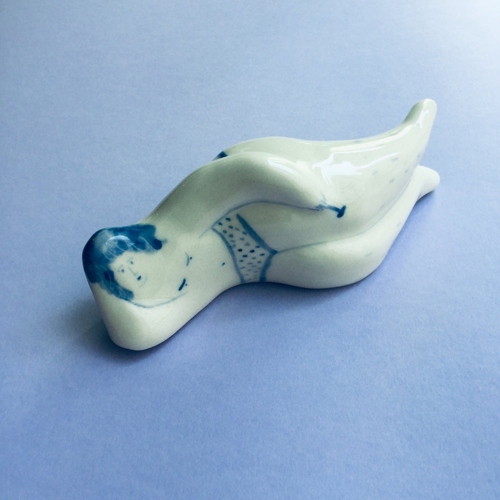 
            
                Load image into Gallery viewer, Shaving girl ceramic 4
            
        